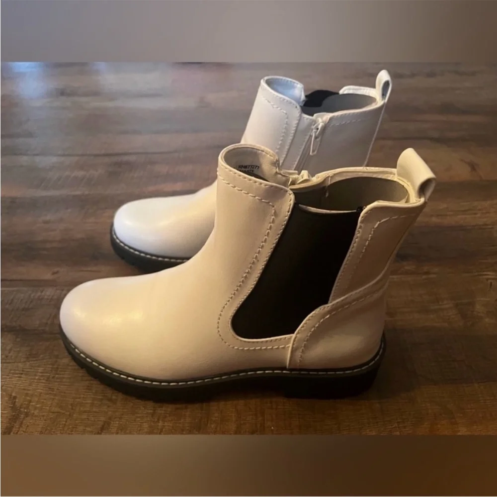 Stylish White Ankle Boots with side zipper. New with tags. Women’s size 9
